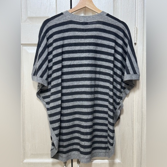 Splendid Women S Grey Striped Wool/Cashmere Blend Buttons Front Cardigan Poncho - Picture 2 of 9